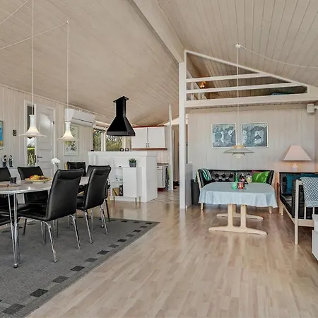 4 Bedroom Cozy In בית נופש
