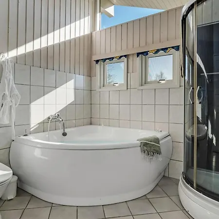 4 Bedroom Cozy In בית נופש *