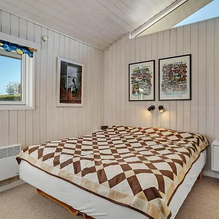 4 Bedroom Cozy In בית נופש Hejls