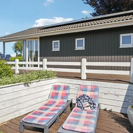 4 Bedroom Cozy In Hejls